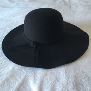 Black fedora hat